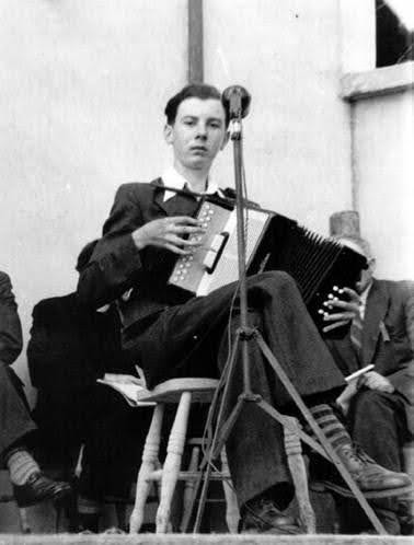 Building Fleadh Cheoil na hÉireann in the 1950s: Traditional music festivalisation in Loughrea and Ennis